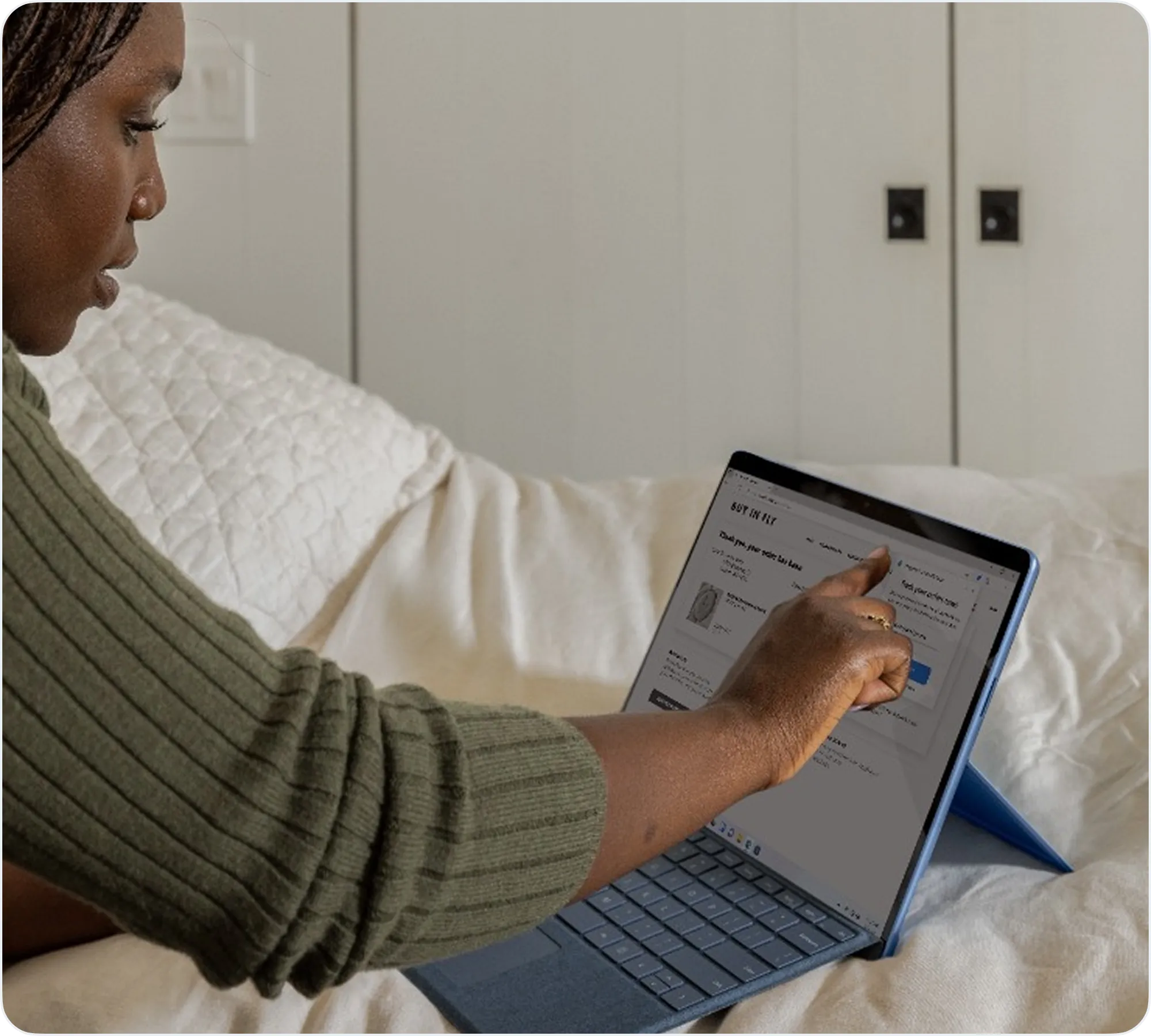 How to spot fake reviews before trusting a company